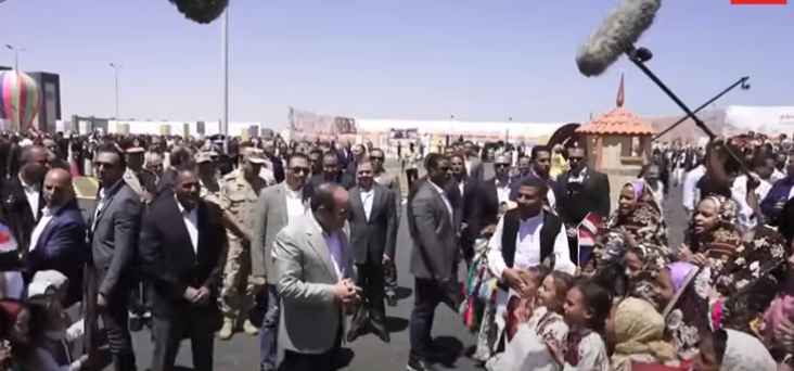 الرئيس السيسي خلال الجولة التفقدية