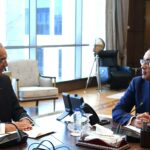 رئيس الوزراء مع وزير الاتصالات