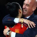 لاعبة المنتخب الإسباني ورئيس الاتحاد المحلي