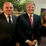 رئيس الاكوادور مع السفير المصري