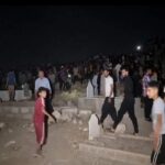 تجمع الأهالي في المقابر