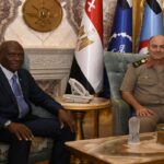 الفريق أسامة عسكر مع نائب وزير الدفاع السيراليوني