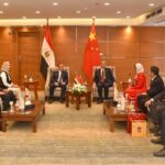 محافظ الاسكندرية مع قنصل الصين