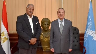 محافظ الاسكندرية مع ممثل اتحاد كمال الأجسام