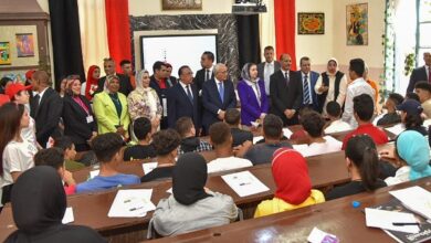 وزير التربية والتعليم ومحافظ الإسكندرية خلال الجولة