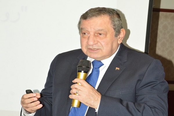 الدكتور عصام شرف
