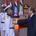 الرئيس السيسي يقلد أوائل الخريجين نوط الواجب