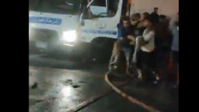 نقل المصابين في حريق مديرية أمن الإسماعيلية