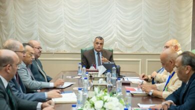 وزير الإنتاج الحربي مع وفد الماكو