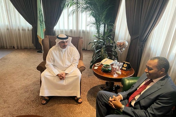 الدخيري مع مدير المعهد العربي للتخطيط