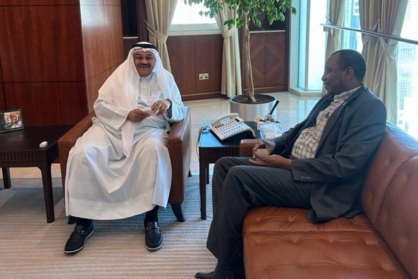 الدخيري مع مدير عام غرفة التجارة والصناعة بالكويت