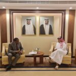 الدكتور إبراهيم الدخيري مع نائب مدير صنوق قطر للتنمية