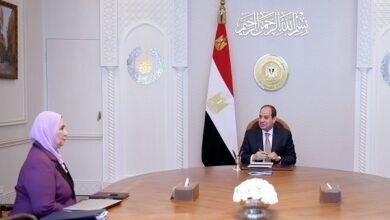 الرئيس السيسي مع وزيرة التضامن الاجتماعي