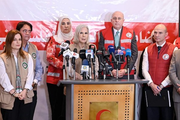 السفيرة هيفاء أبو غزالة خلال تدشين القافلة