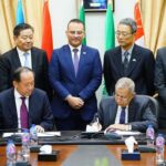 رئيس الاكاديمية العربية خلال توقيع مذكرة التفاهم