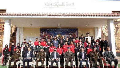 وزير الشباب والرياضة مع أبطال المؤسسات العسكرية