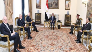 الرئيس السيسي مع وزير دفاع اليونان