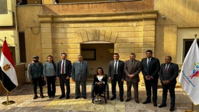 السفير إبراهيم الذوادي مع المسؤولين بالقومي لذوي الإعاقة