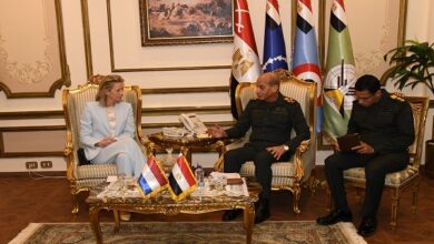 الفريق أول محمد زكي مع وزيرة دفاع هولندا