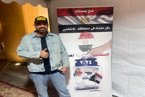 المطرب خالد تاج الدين
