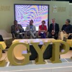 جانب من جلسة الحوار