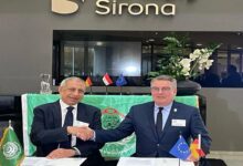 رئيس الاكاديمية العربية مع نائب رئيس الشركة الألمانية