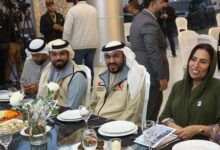 سفيرة الإمارات بالقاهرة مع القائمين على المارثون