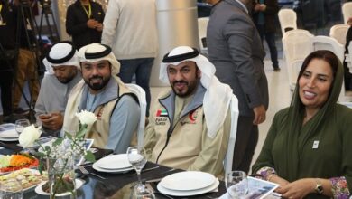 سفيرة الإمارات بالقاهرة مع القائمين على المارثون
