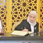سفيرة البحرين تقدم واجب العزاء في وفاة أمير الكويت