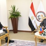 وزير الإنتاج الحربي مع الجانب الأرميني