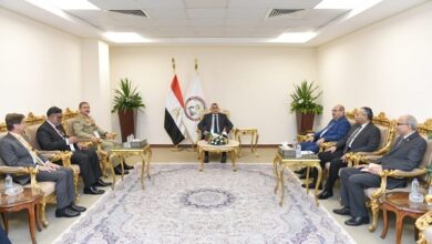 وزير الإنتاج الحربي مع الجانب الباكستاني