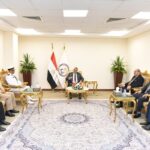 وزير الإنتاج الحربي مع الجانب البحريني