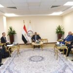 وزير الإنتاج الحربي مع الجانب الكوري الجنوبي