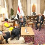 وزير الخارجية مع البعثة الإفريقية لمراقبة الانتخابات