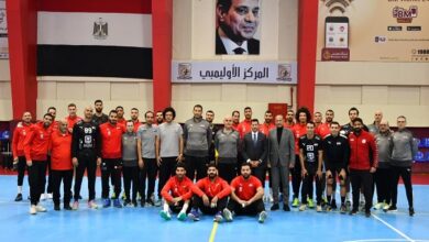 وزير الشباب والرياضة مع منتخب اليد