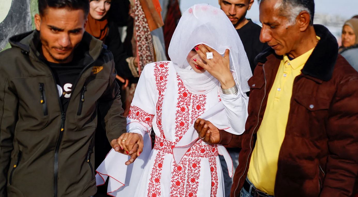 عروسان من غزة