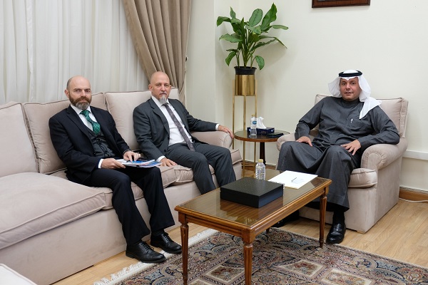 لقاء الأمين المساعد مع سفير الأرجنتين