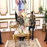 وزير الدفاع مع المبعوث الأمريكي