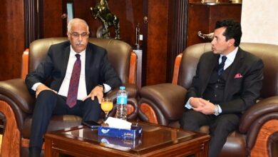 وزير الشباب والرياضة مع رئيس الاتحاد المصري لكرة القدم
