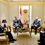 وزير النقل مع الجانب الياباني