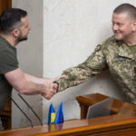 زيلينسكي وقائد الجيش الاوكراني