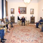 الرئيس السيسي مع رئيس ووفد الاستخبارات الأمريكية