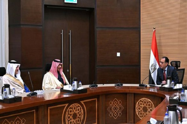 رئيس الوزراء المصري مع وزير الإعلام السعودي