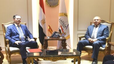 الوزير مع السفير الإسباني