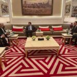 اجتماع وزير الصحة مع مسؤولي الشركة