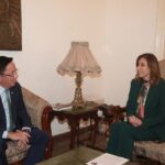 وزيرة الثقافة مع سفير كازاخستان