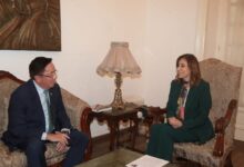 وزيرة الثقافة مع سفير كازاخستان