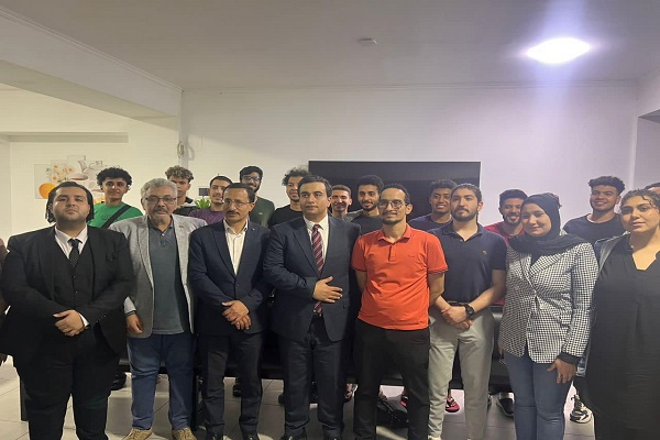 البعثة القنصلية مع الطلاب المصريين