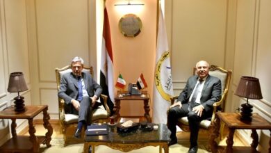 وزير النقل مع السفير الإيطالي
