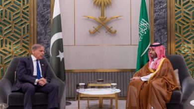 اجتماع ثنائي بين رئيس الوزراء الباكستاني شهباز شريف وولي العهد السعودي محمد بن سلمان